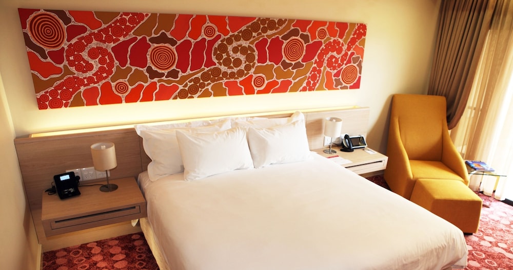 Crowne Plaza Alice Springs Lasseters 15/57