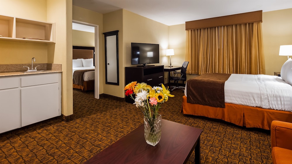 Best Western Escondido Hotel 17/35