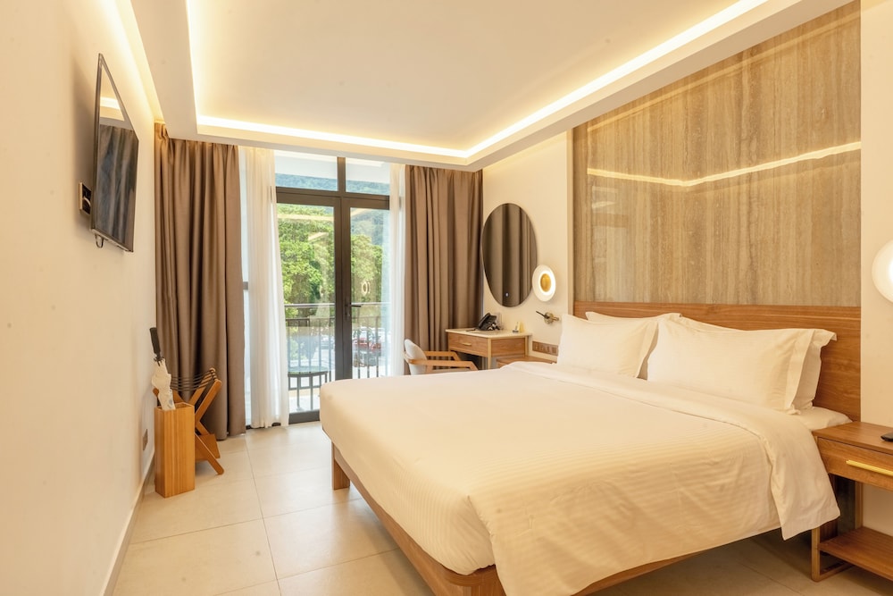 Signature, Mountain, Standard, King Bed, Garden and Mountain View، Coral Strand Smart Choice 4/10