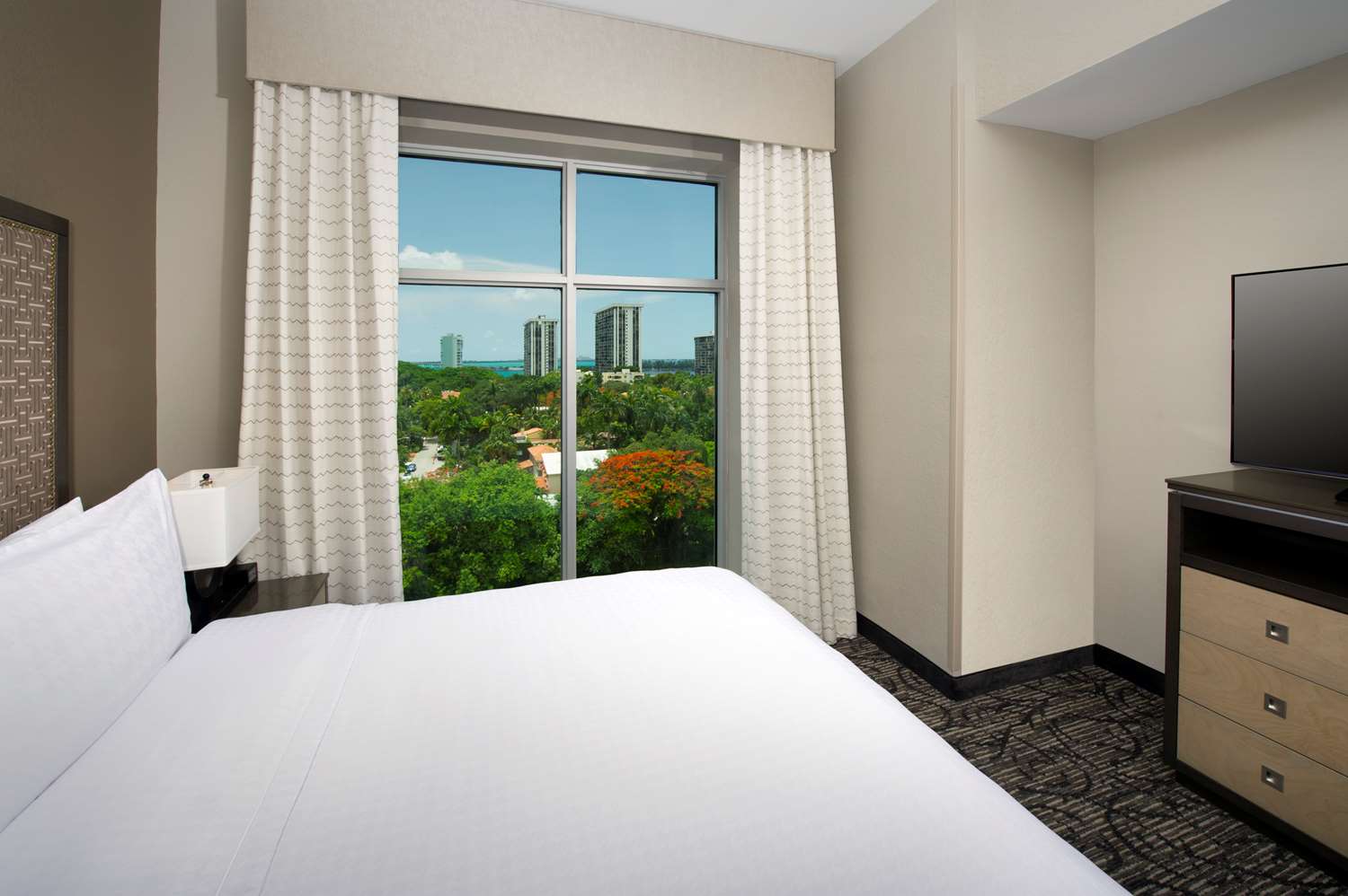 1 Bedroom, Suite, King Bed, Bay View