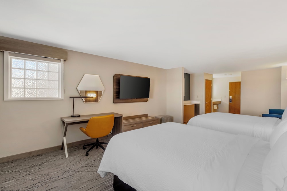 جناح بسريرين كوين بشرفة مع أريكة، Holiday Inn Express Fallon 2/4