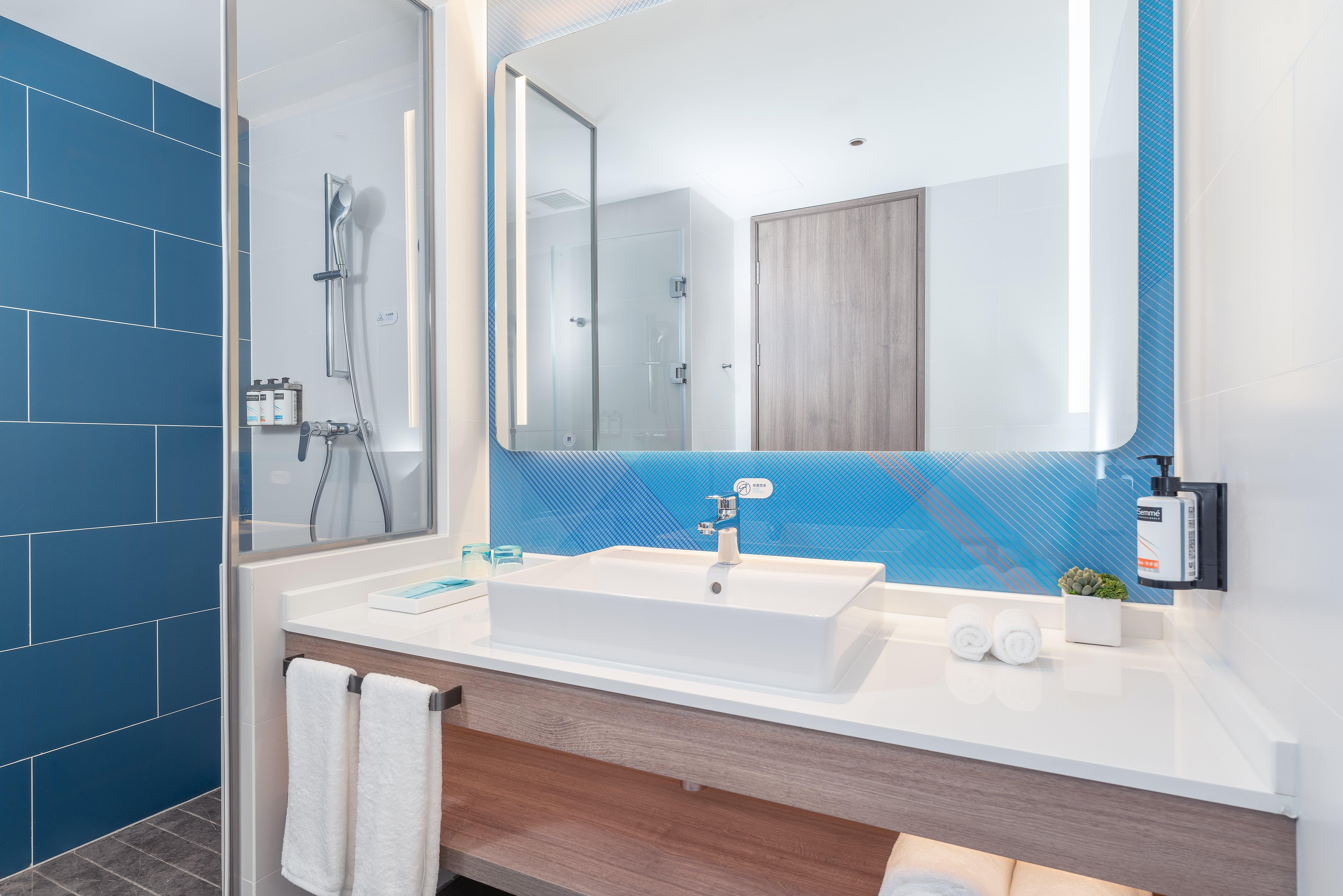 غرفة بسرير كينج، Holiday Inn Express Guangzhou Panyu Dashi 6/9