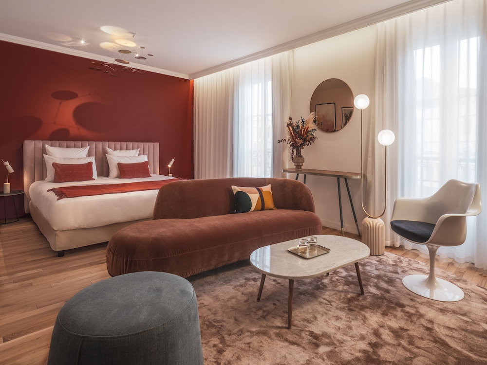 Hotel Seven 44/77