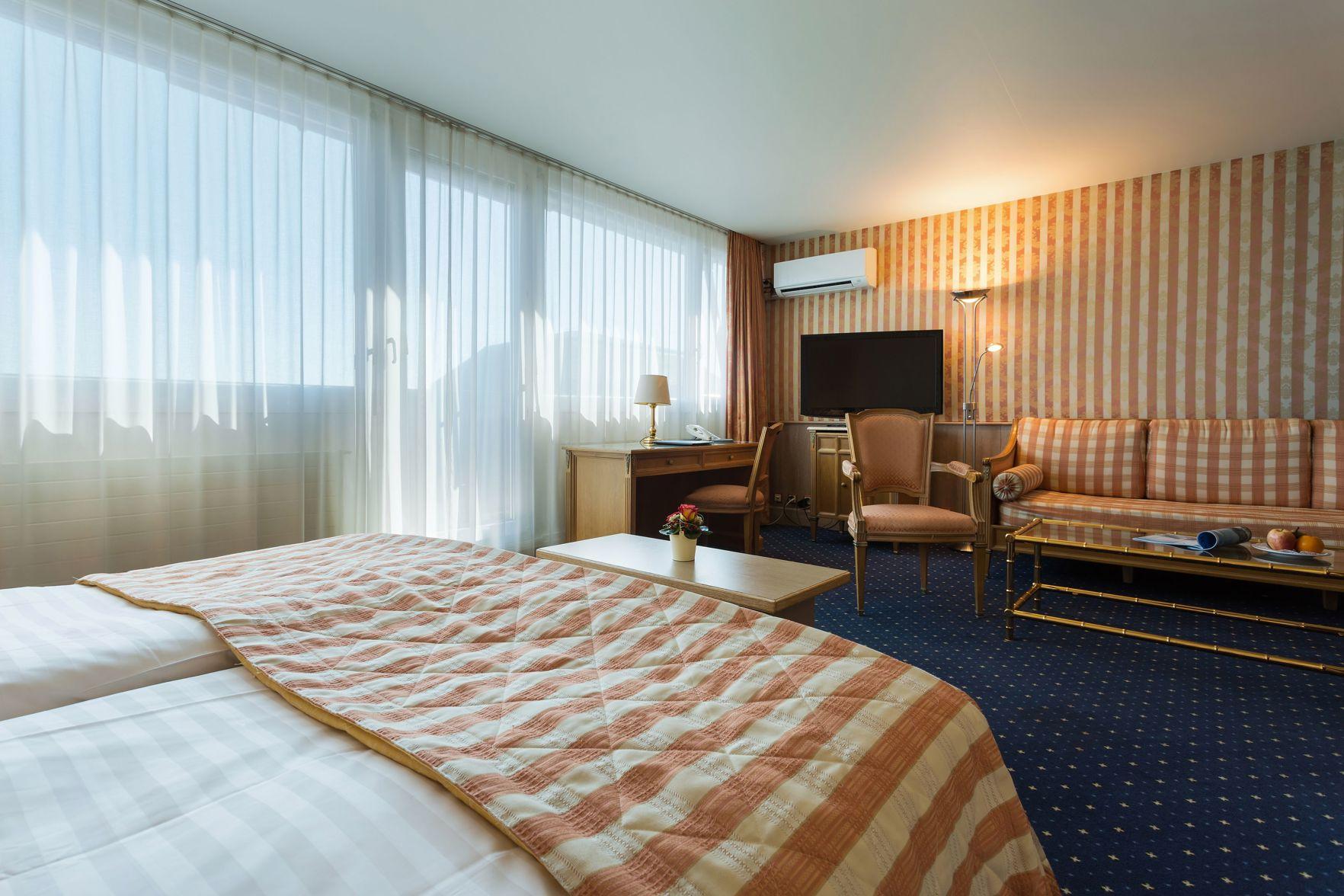 Classic, Double Bed, Lake View, Balcony
