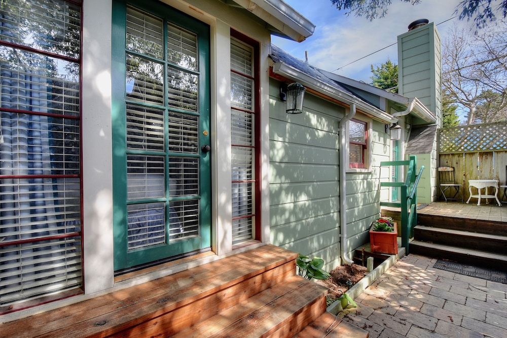 Centrella Inn 3/67