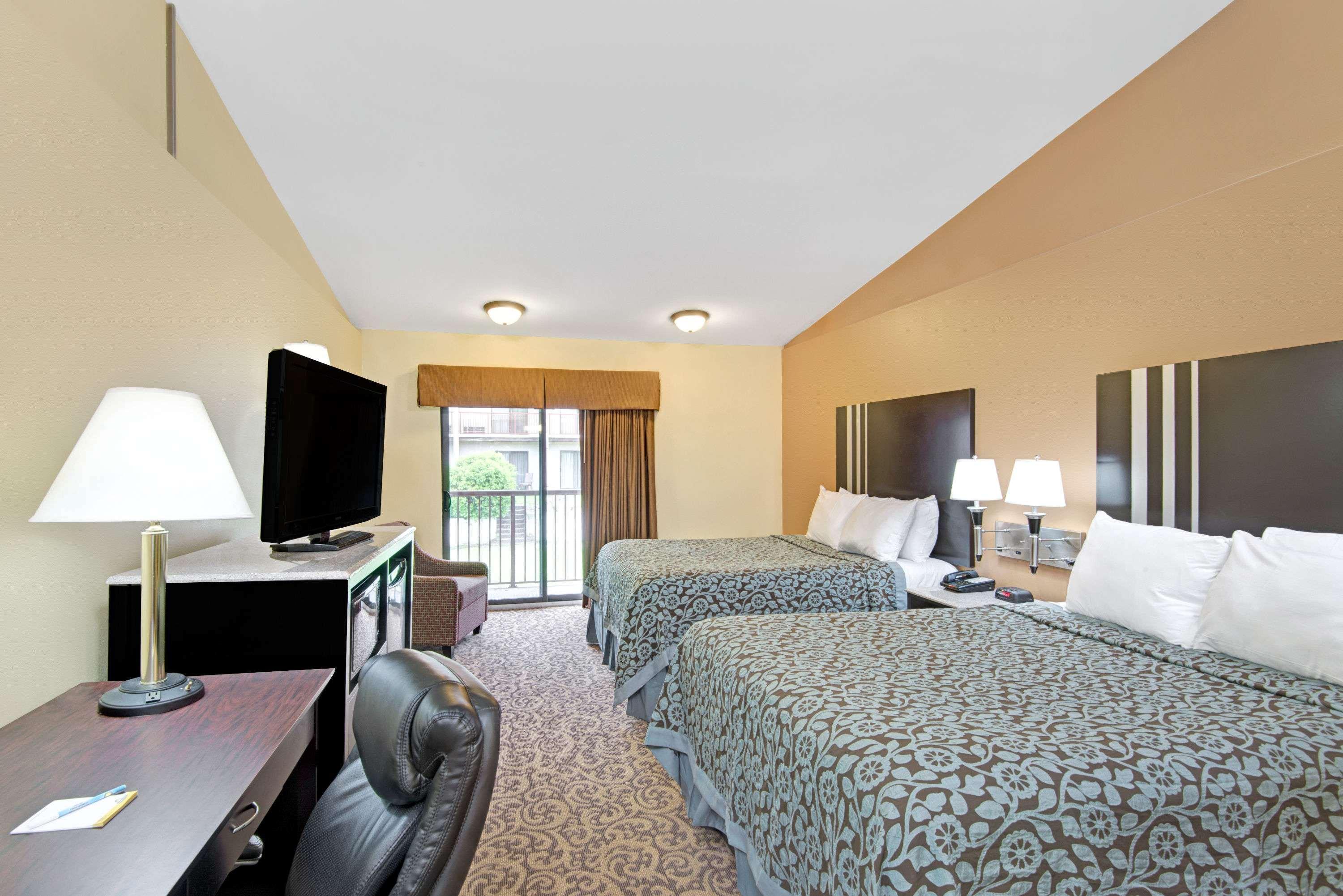 Days Inn by Wyndham Washington Pennsylvania 11/16