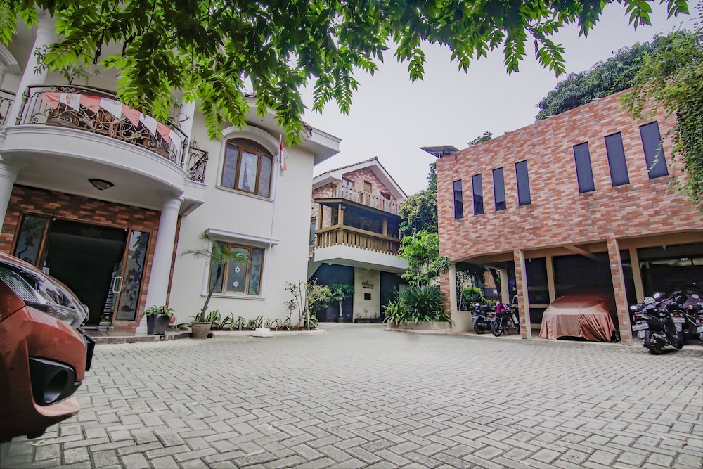 OYO 90094 Gayatri Residence 24/30