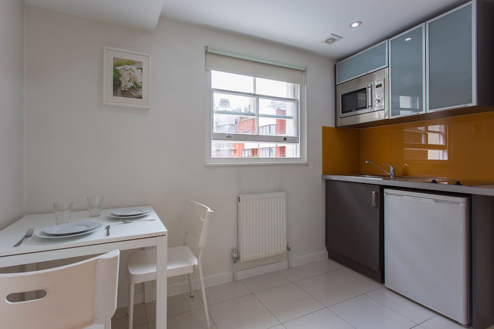Princes Square Serviced Apartments 48/50