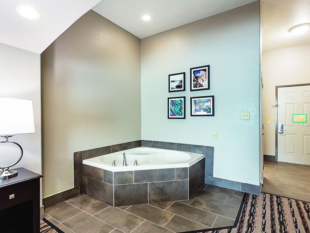 La Quinta Inn & Suites by Wyndham San Antonio Northwest 16/62