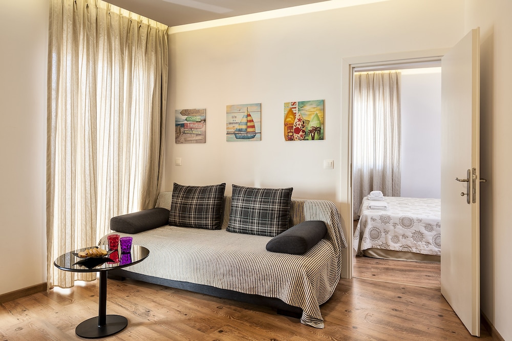 Elina Hotel Apartments 50/79