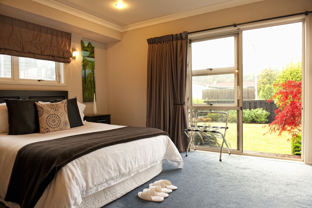 1 BEDROOM, ECONOMY, GARDEN VIEW