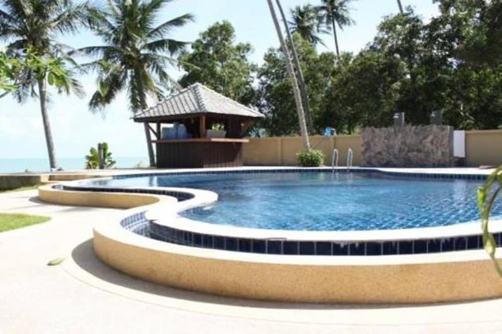 Khanom Sunrise Beach Hotel 7/8