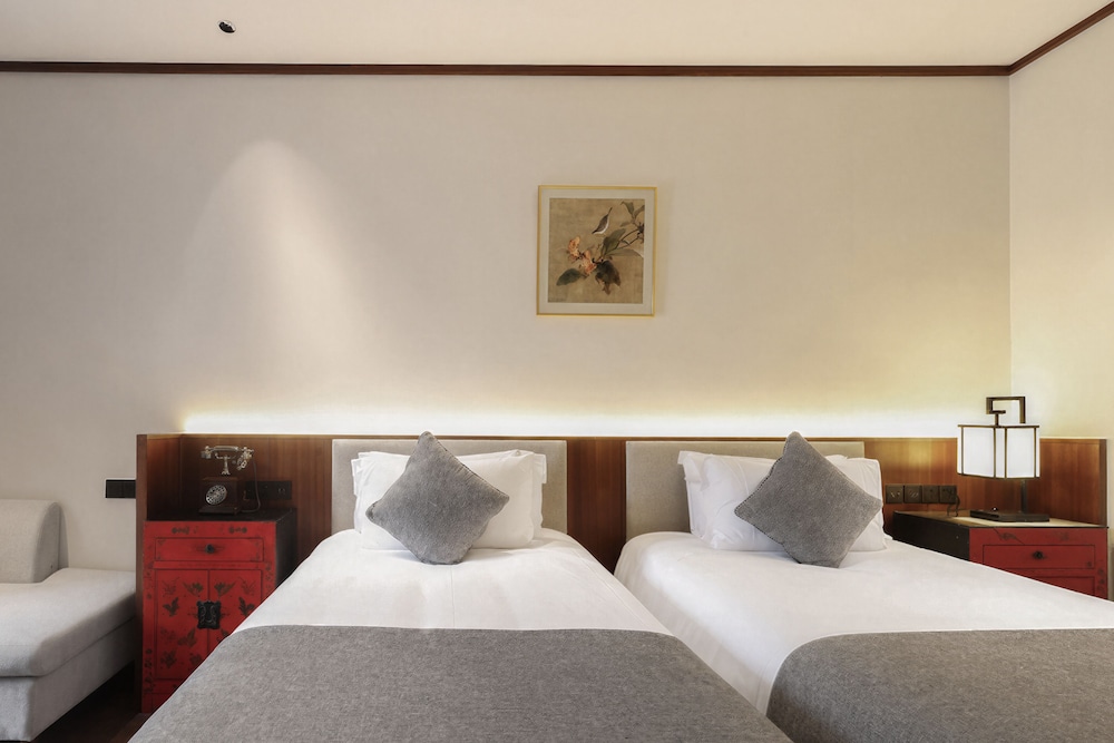 The Jingshan Garden Hotel 25/66