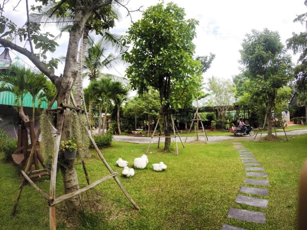 Aioun At Amphawa 48/50