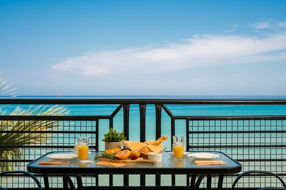 Sea View Hotel 45/61