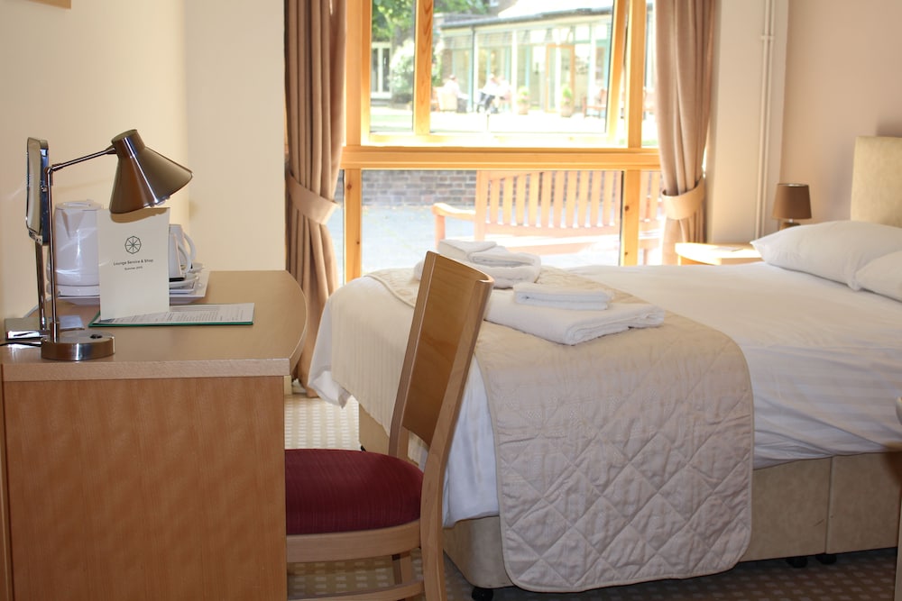 ROOM, DOUBLE BED