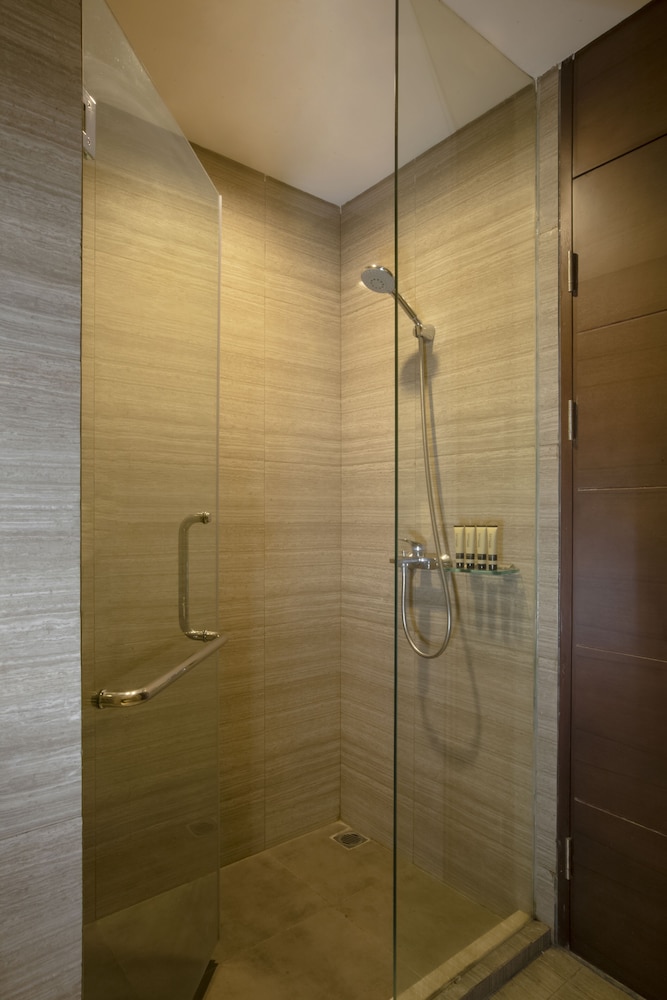 ASCOTT WATERPLACE SURABAYA 10/74