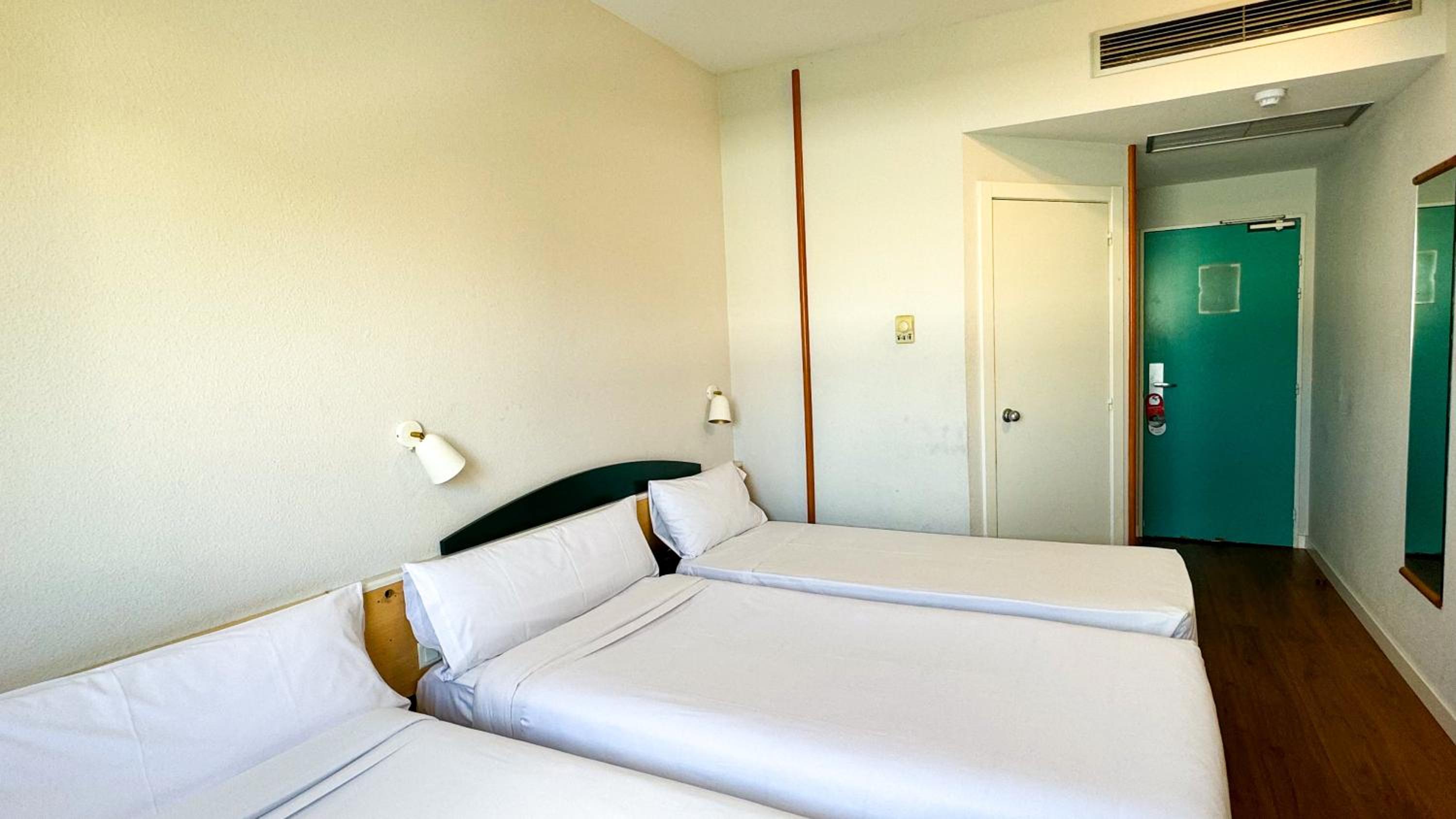 Iris Hotel 5/59