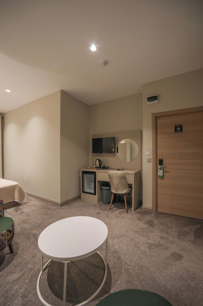 Dove Hotel 26/47