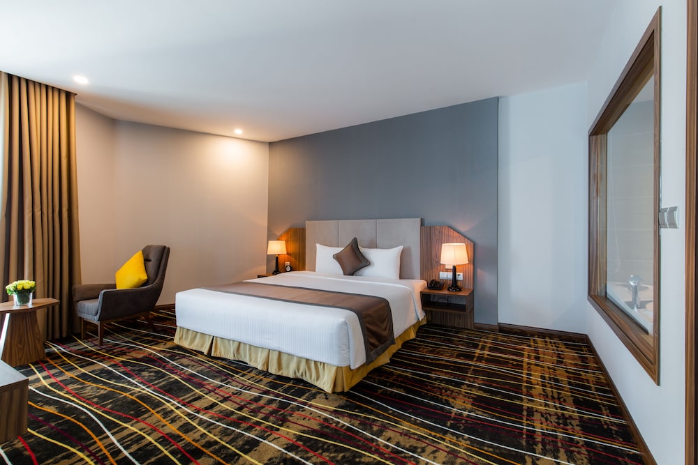 EXECUTIVE, SUITE
