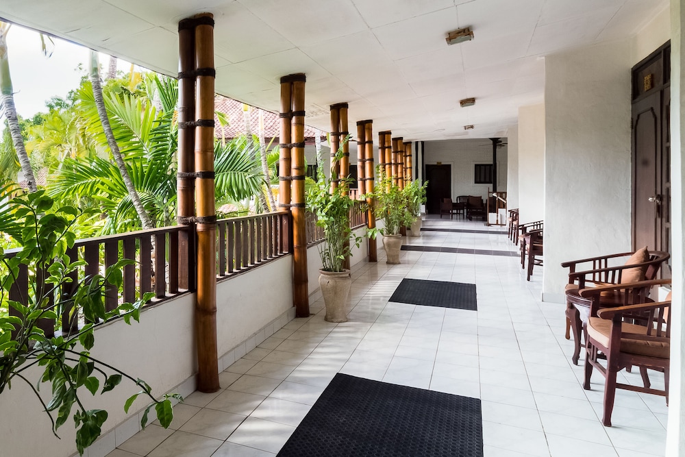 Sarinande Hotel 10/70