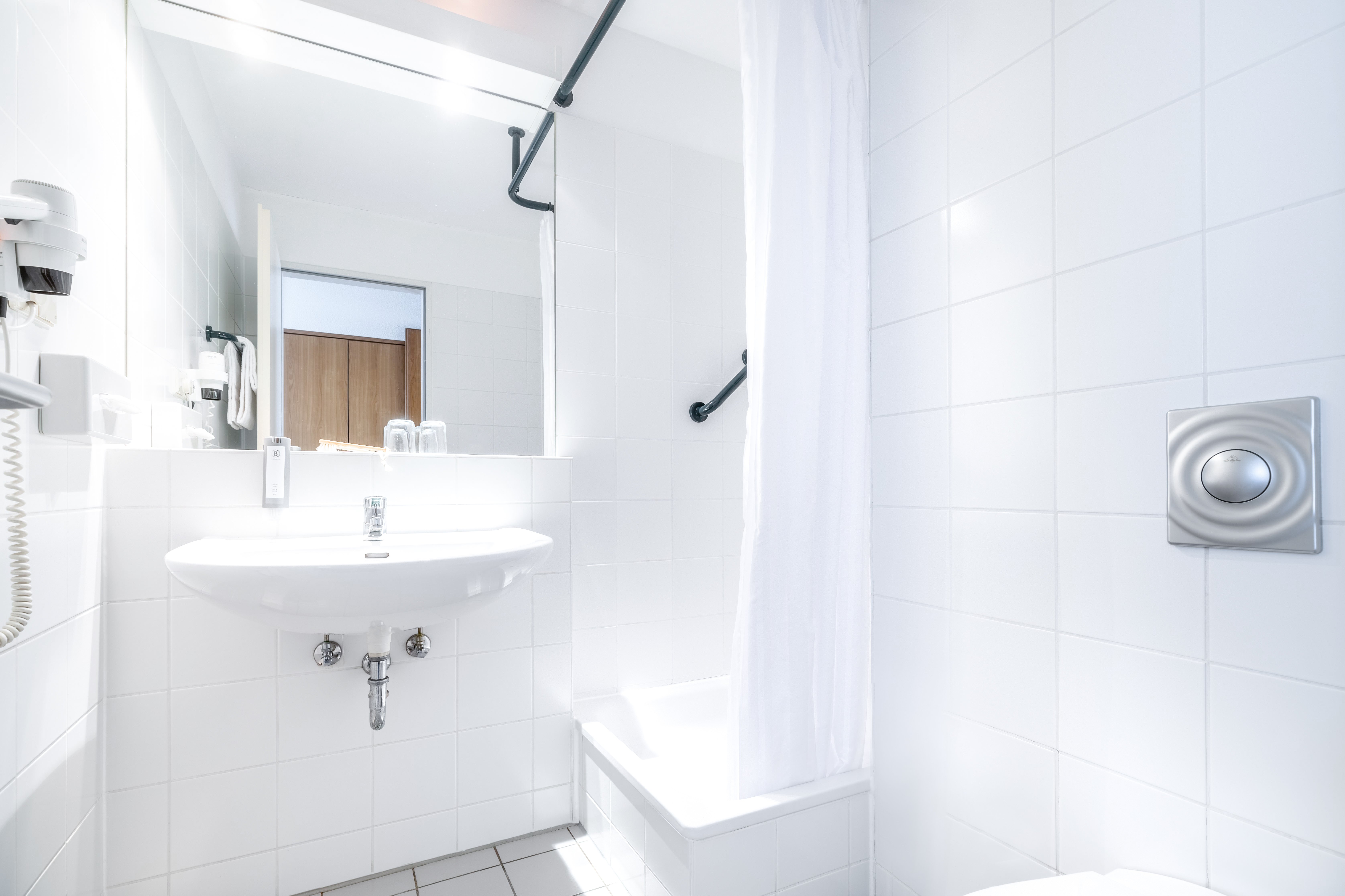 Holiday Inn - the niu, Blade Solingen by IHG 80/80