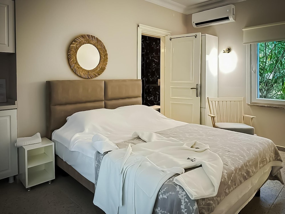 White Palace Otel 25/50