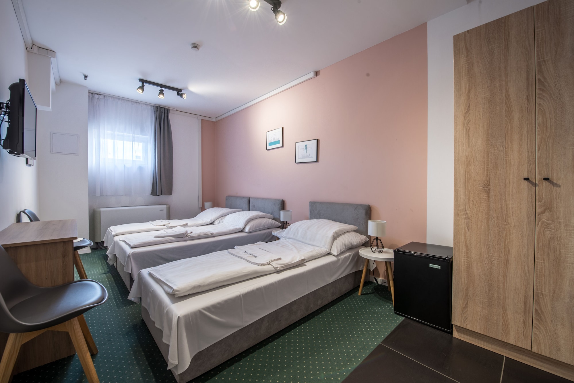 COMPACT, TRIPLE, 3 BEDS