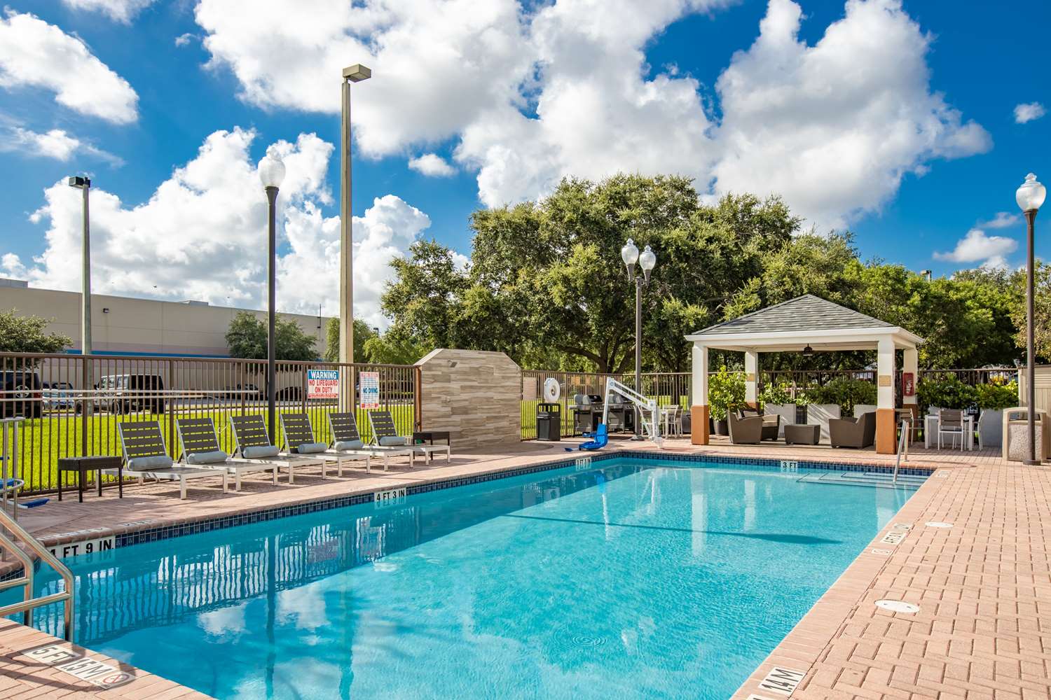 Sonesta Simply Suites Miami Airport Doral 16/16