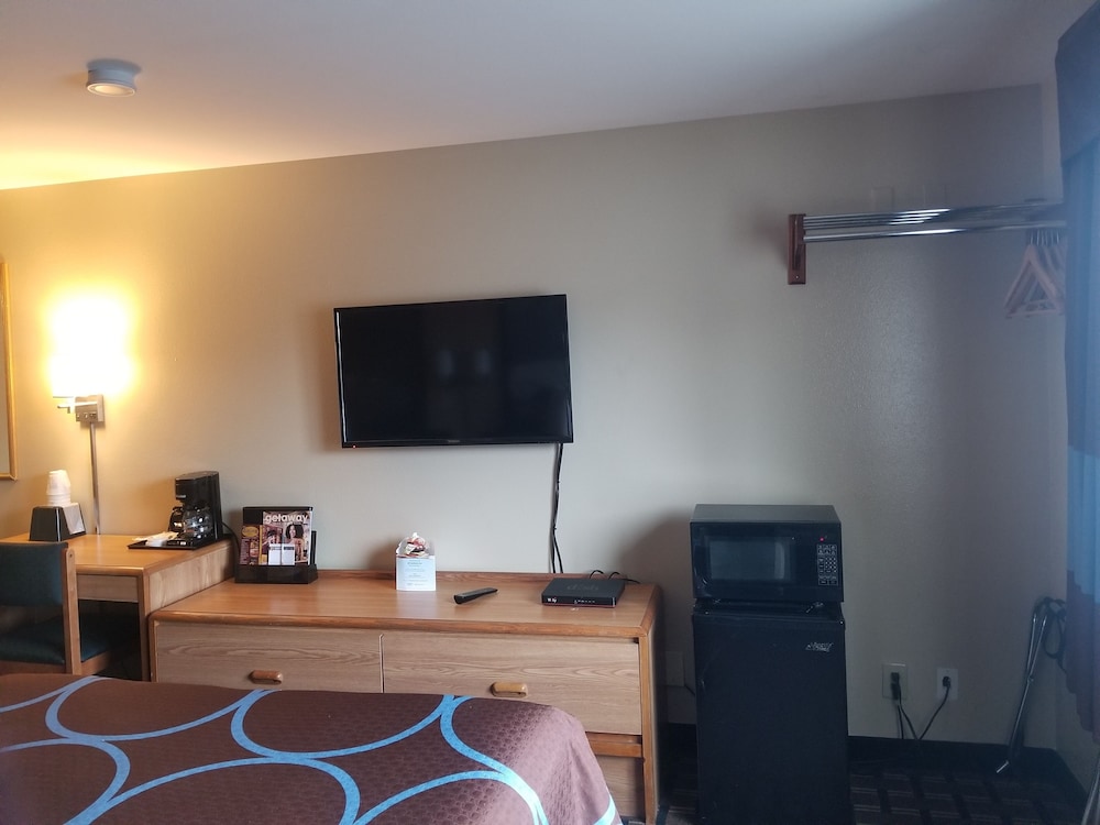 Super 8 by Wyndham Carson City/Lake Tahoe 13/28
