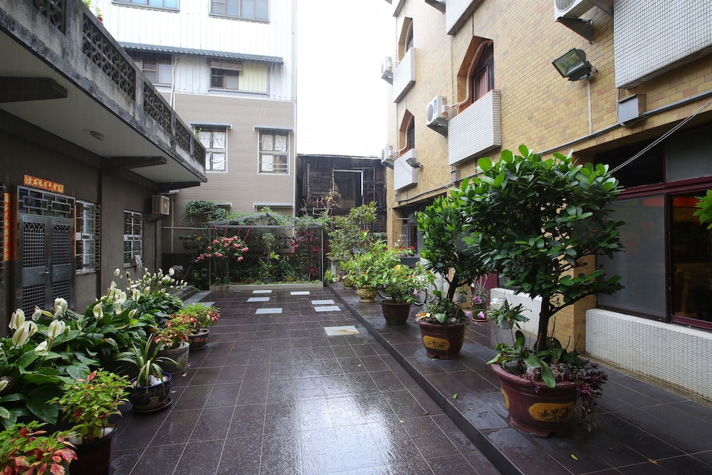 Chiayi Crown Hotel 27/32