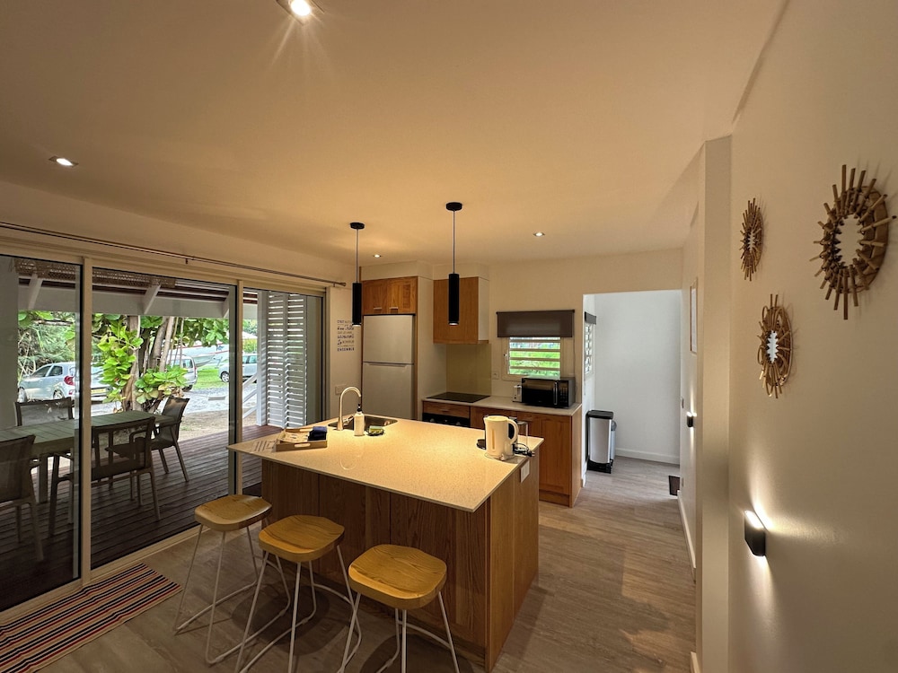 Moorea Sunset Beach 2/50