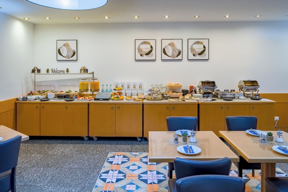 Rugs Hotel Dusseldorf 37/50