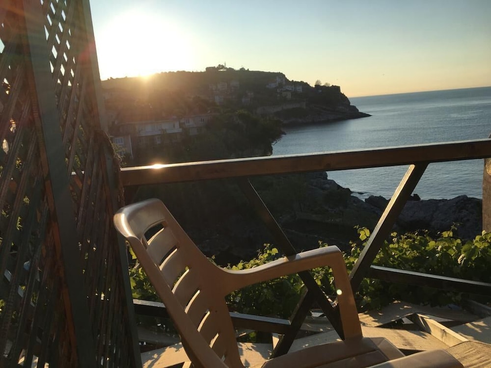 Frau Guler Boutique Hotel 44/50