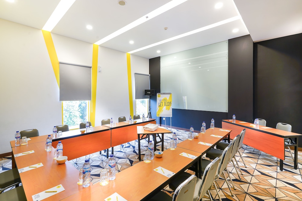 Yello Hotel Manggarai 27/32