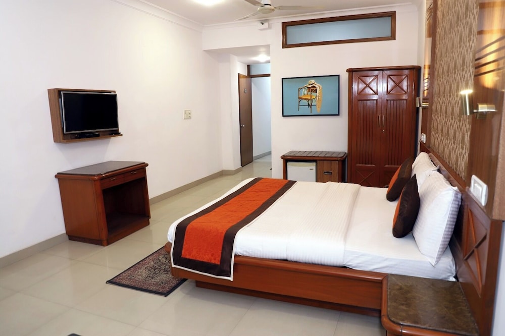 AIRPORT HOTEL. 19/56