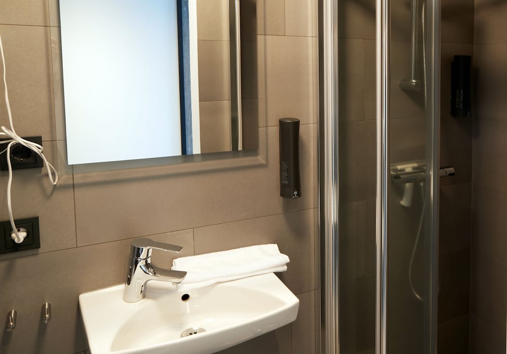 Fosshotel Husavik 50/50