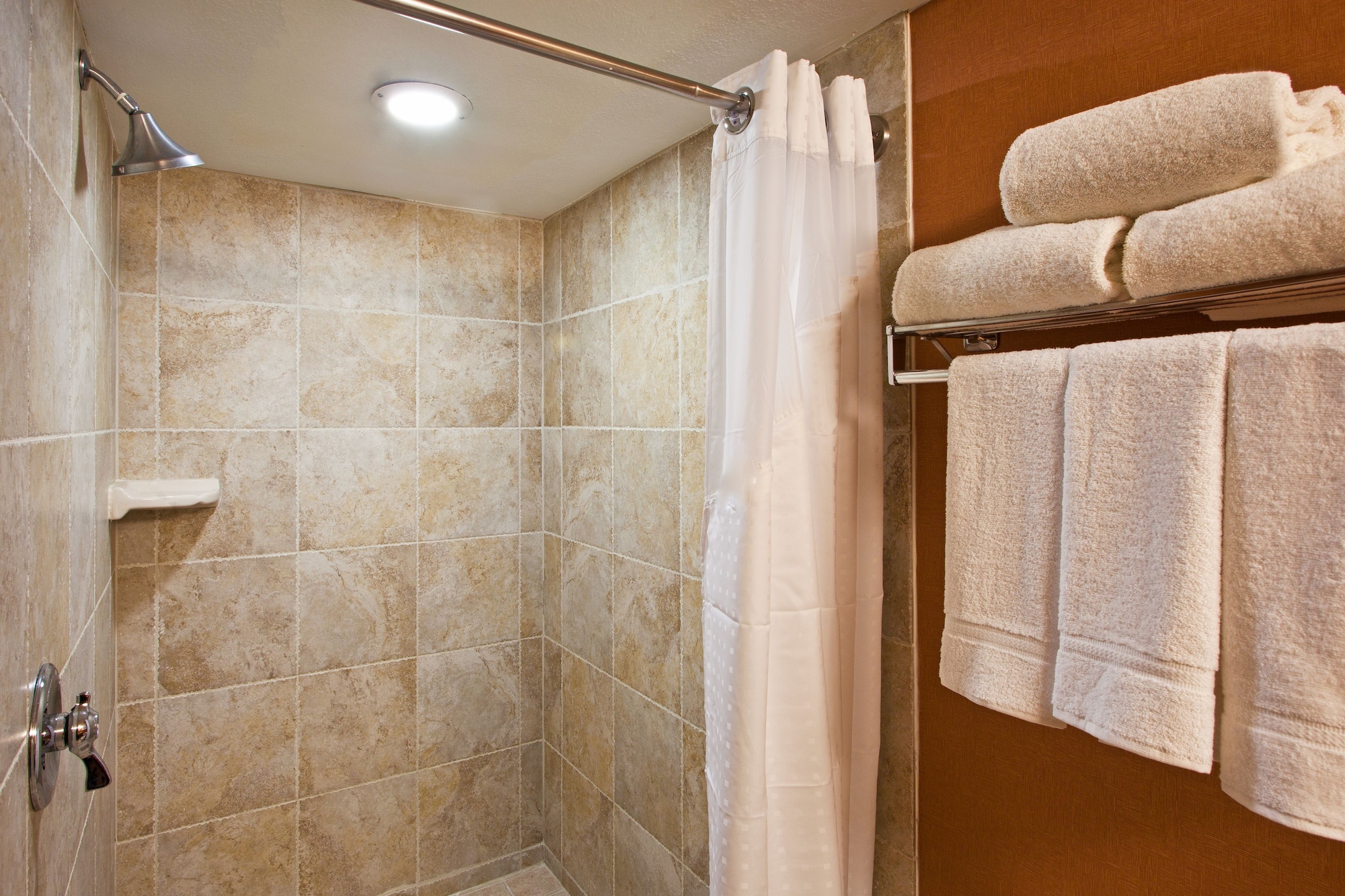 Standard, King Bed, Pool Access، Holiday Inn Express Clearwater East Icot Center 9/9