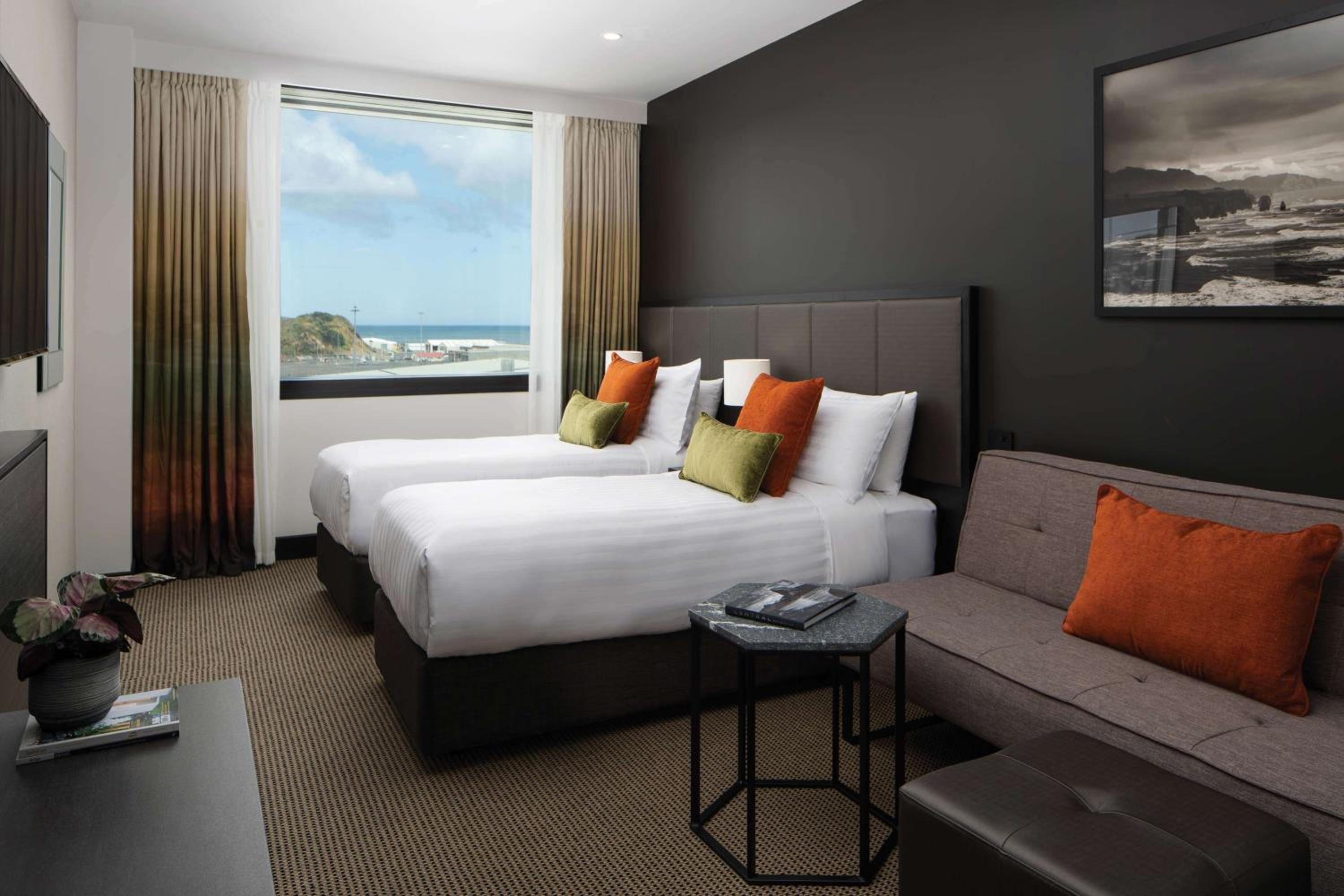 Superior, Twin Beds, Sofa, South Wing
