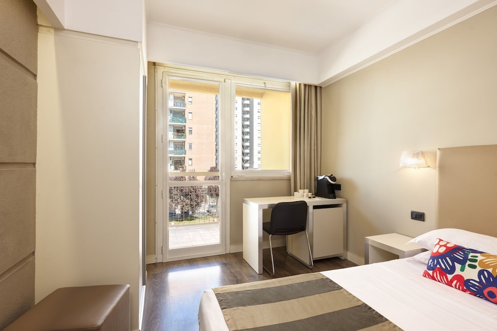 Hotel Roma Tor Vergata 18/60