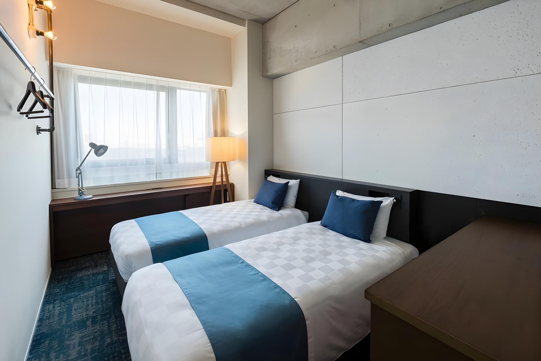 Adjoining, Standard, Twin Beds