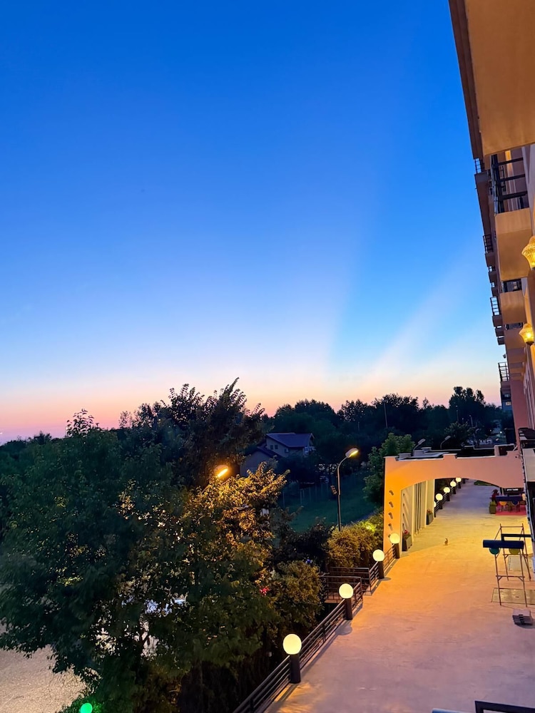 PHOENICIA EXPRESS HOTEL 44/49
