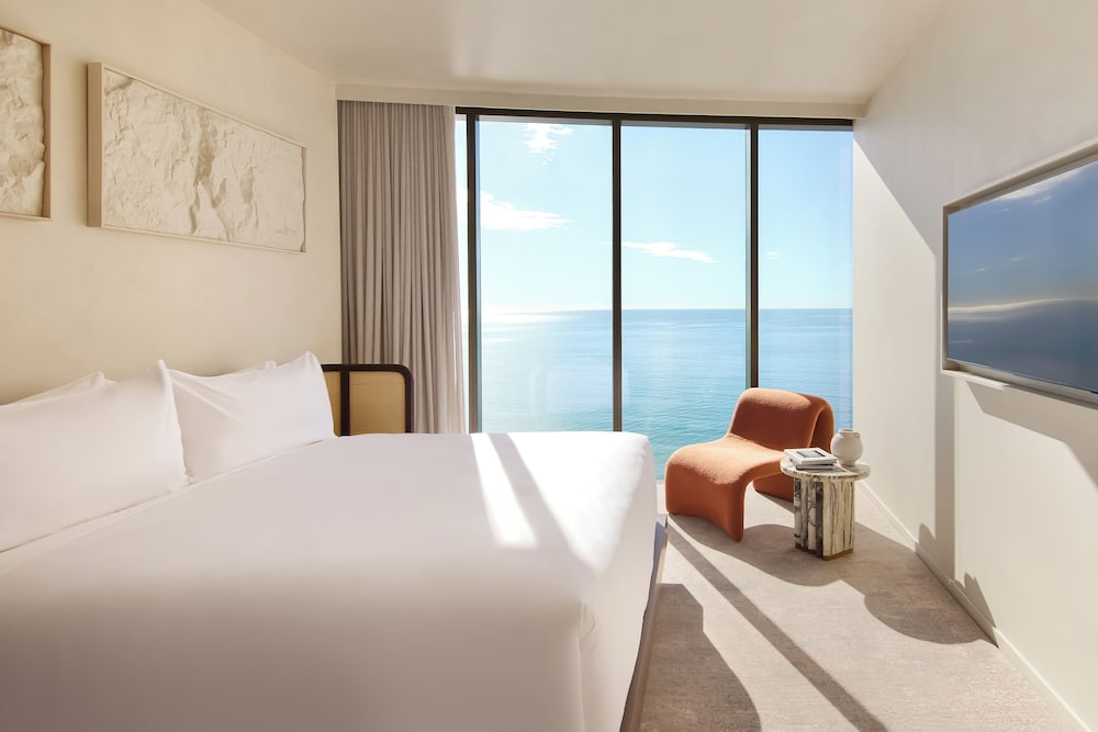 Mondrian Gold Coast 22/75