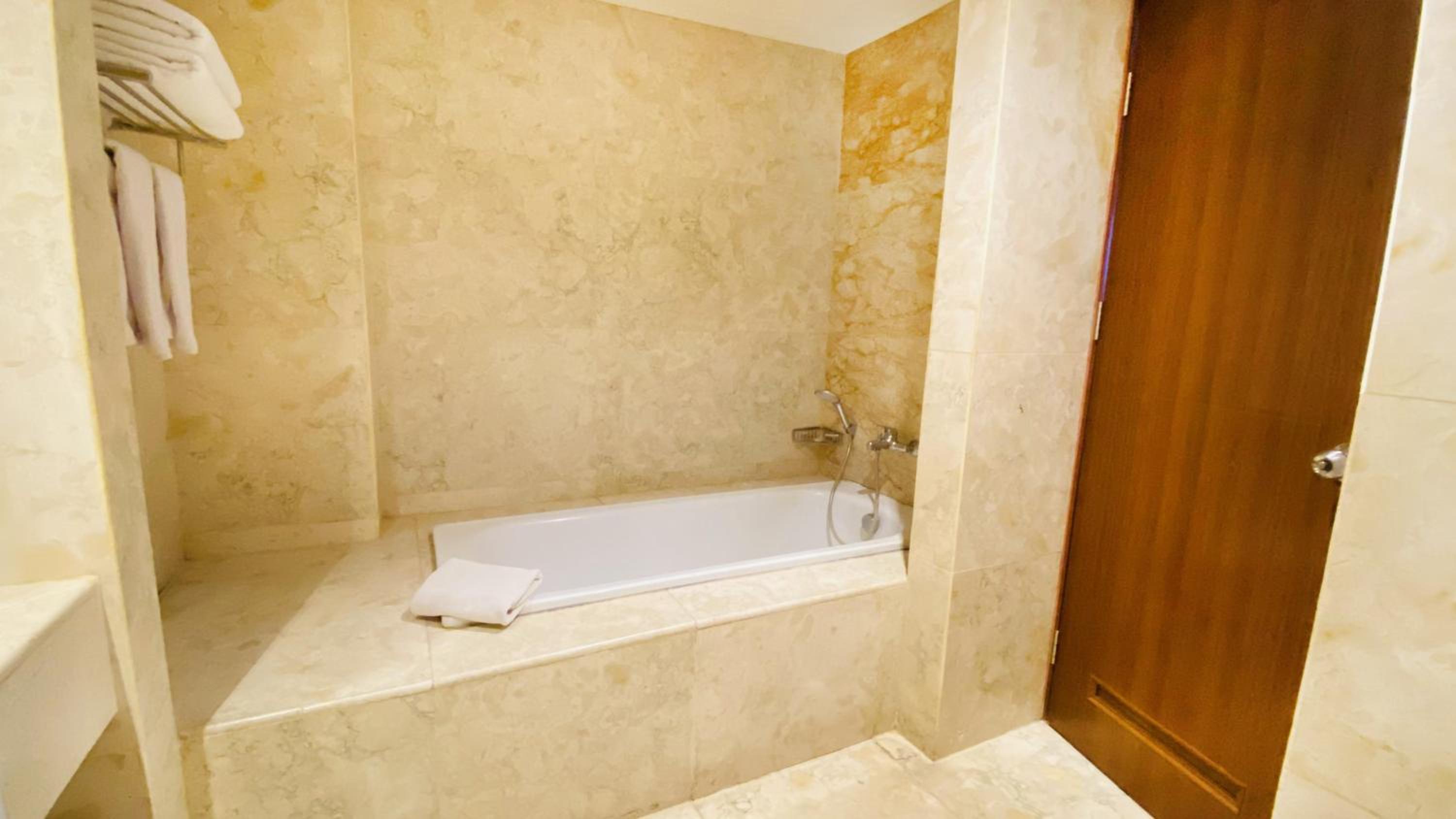 Lorin Dwangsa Solo Hotel 52/54
