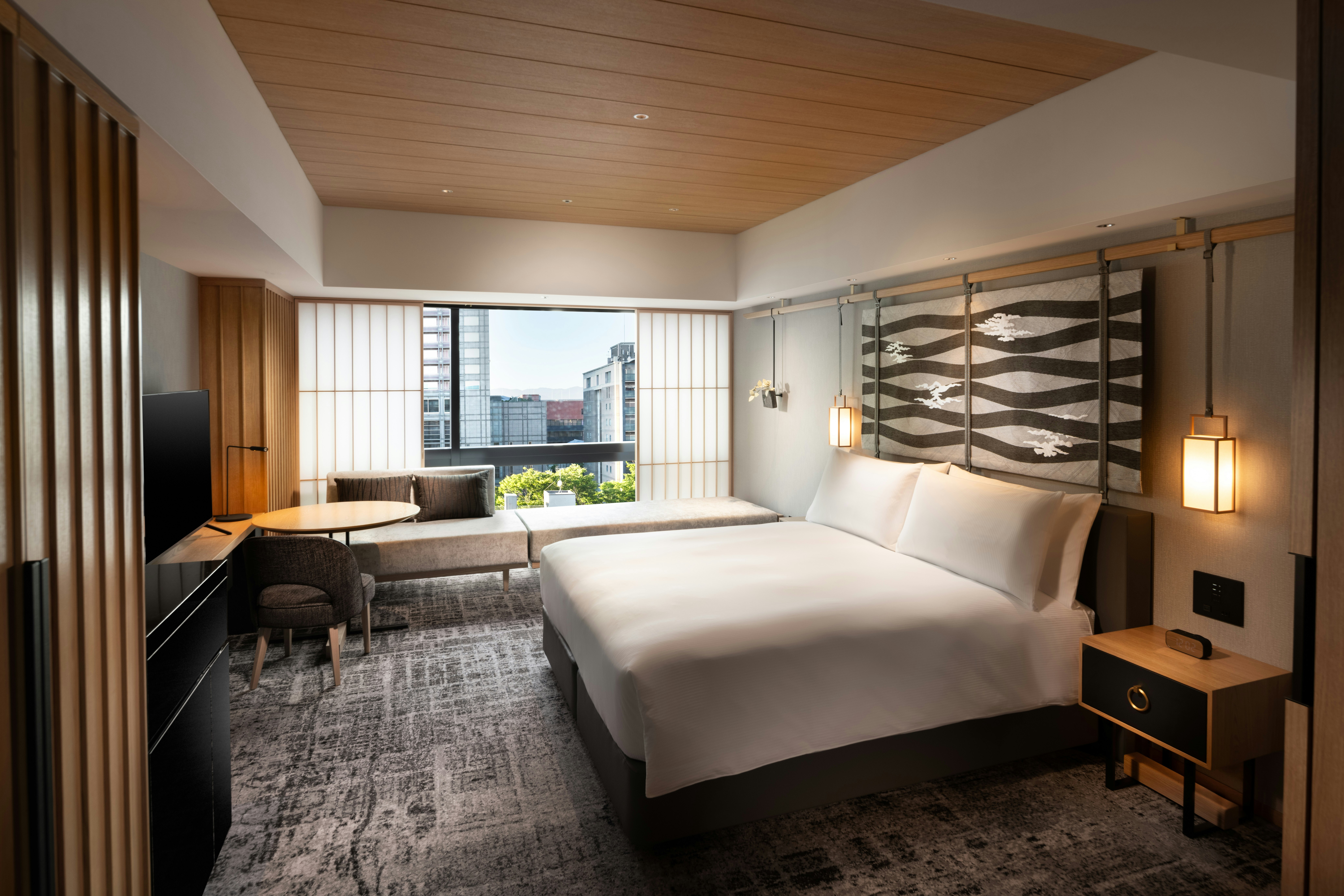 DELUXE, KING BED, CITY VIEW