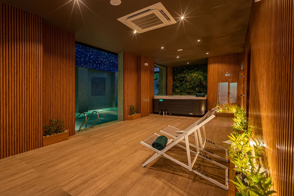 AD Hotel, Hydra 36/58