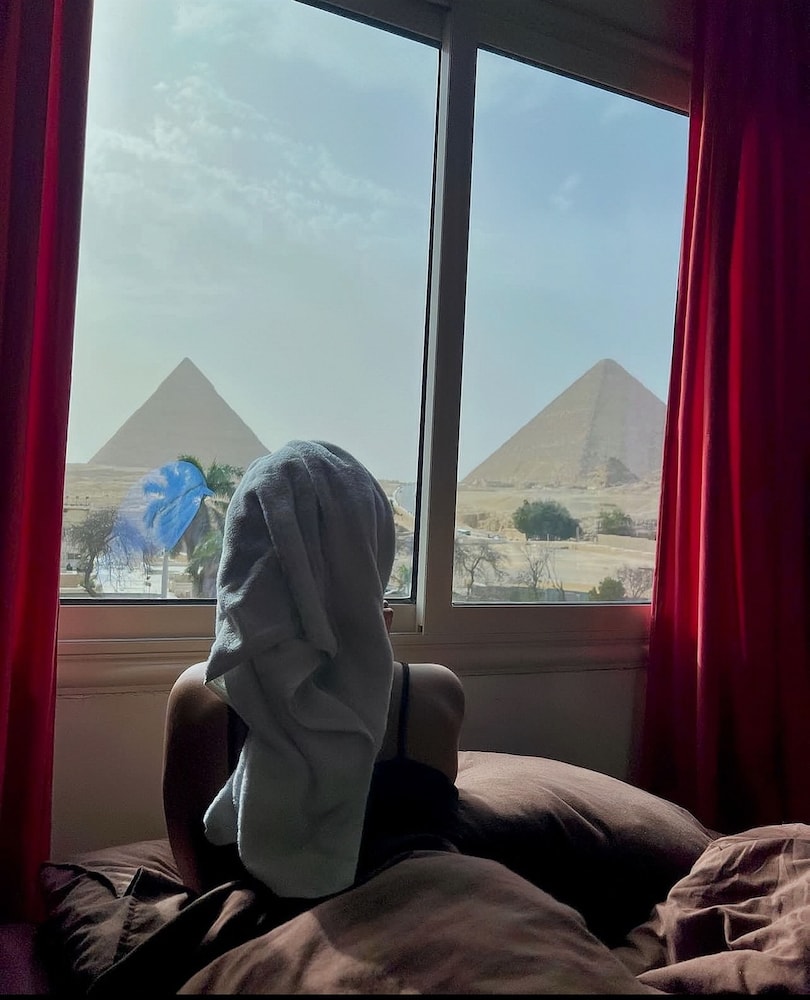 Sahara Pyramids Inn 25/50