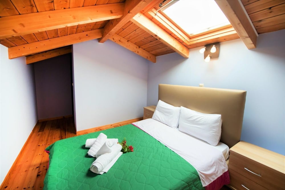Argo Maisonettes Suites 4/28