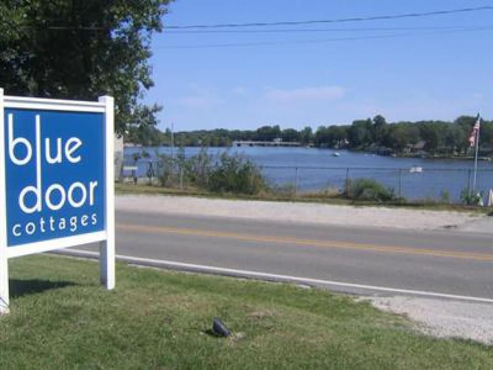 Blue Door Cottages 47/50
