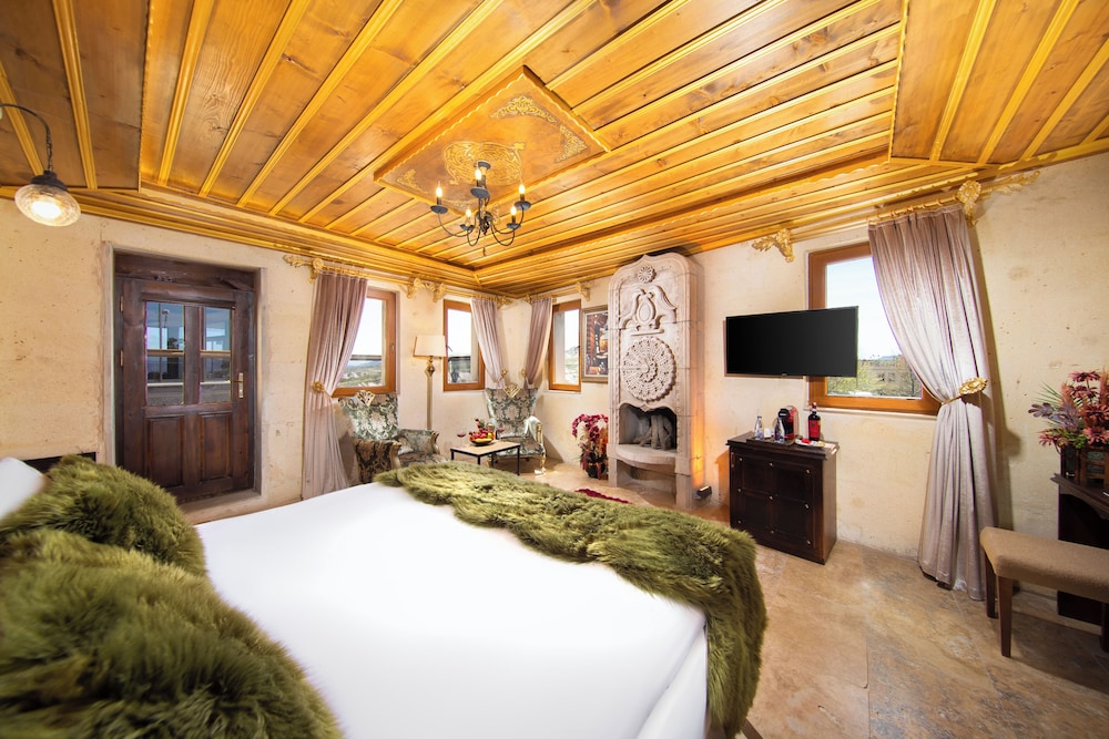 Pegasos Cave Suite 18/50